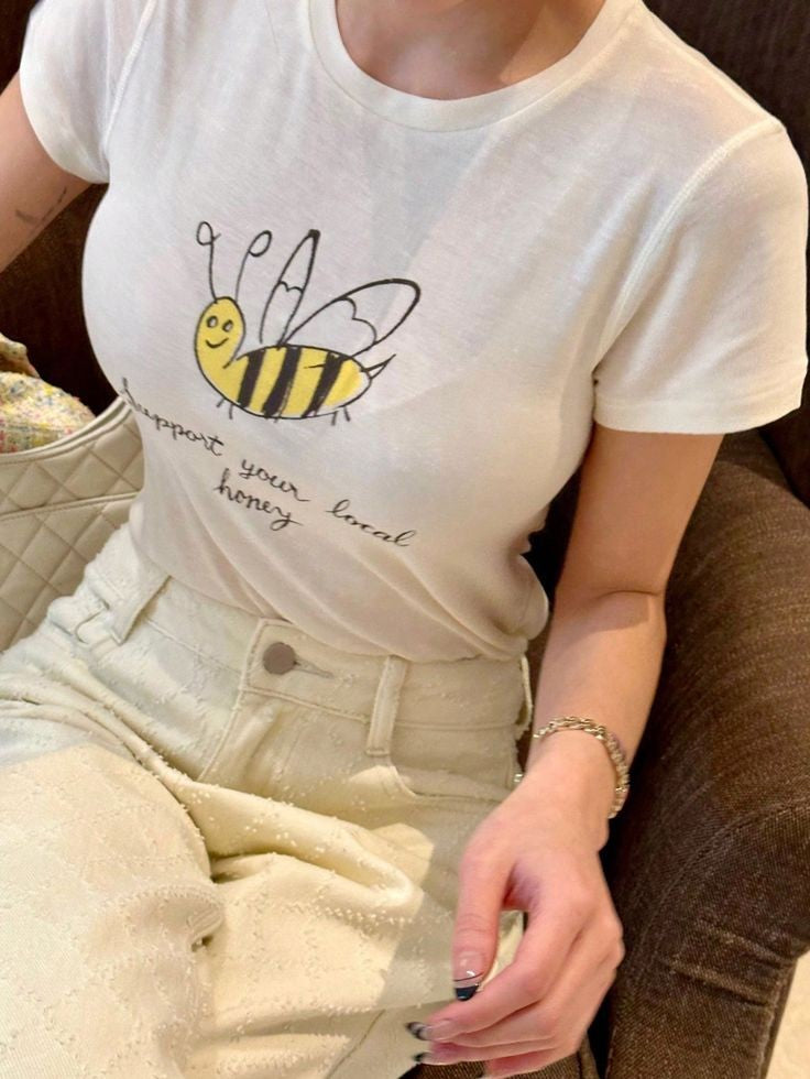 Camiseta con Estampado de Abeja IZ03