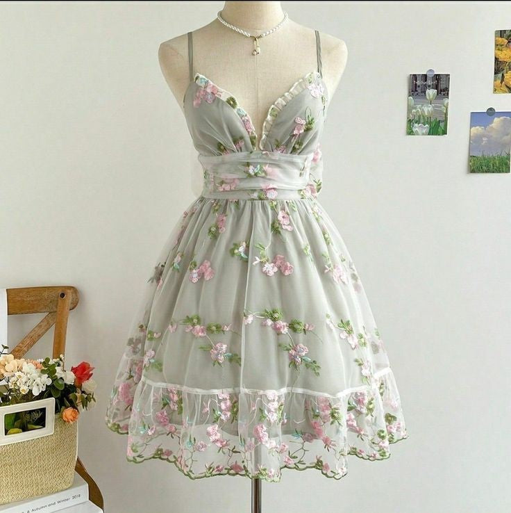 Vestido Corto con Bordado Floral JG08