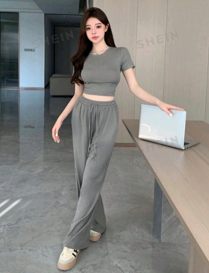 Conjunto de Camiseta y Pantalones (238)