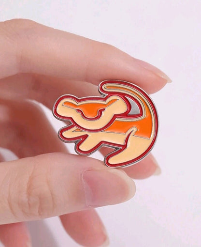 Broche con Diseño de El Rey León JR03