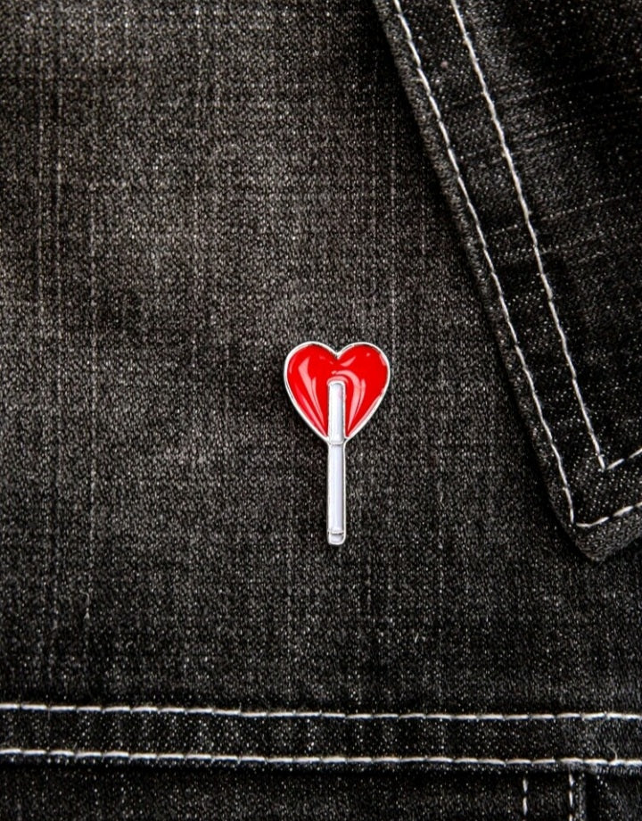 Broche con Diseño de Corazón JS04