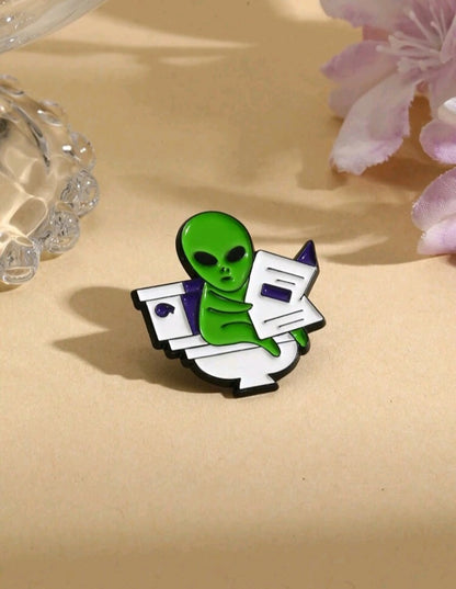 Broche de Alienígena Leyendo JT05