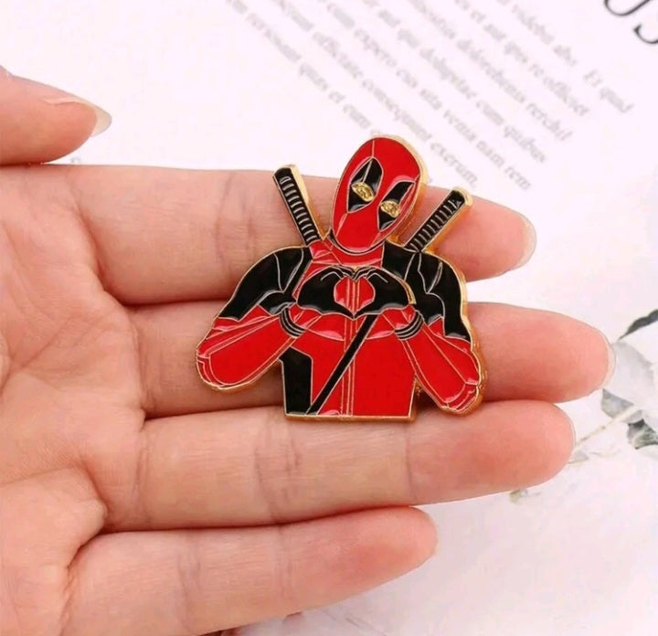 Broche con Diseño de Deadpool JU03