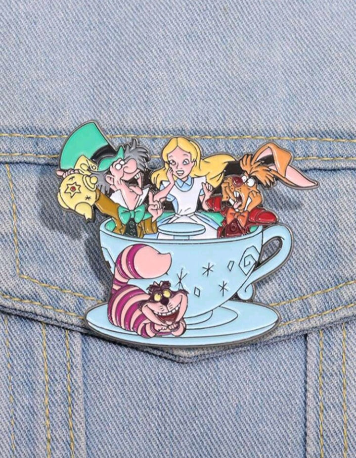 Broche de Taza de Té de Alicia en el País de las Maravillas JV03