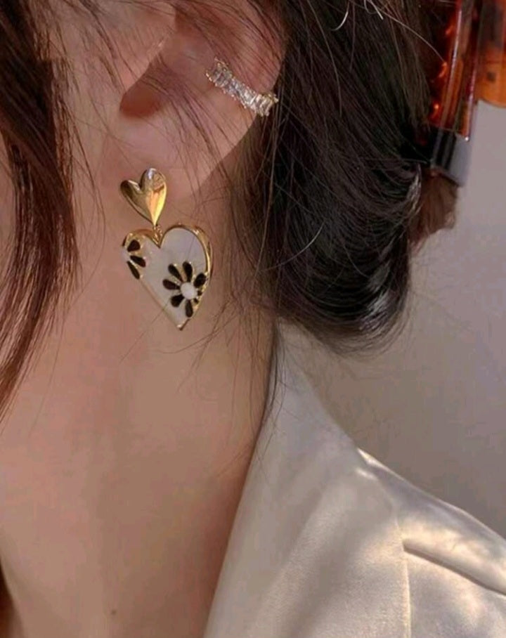 Aretes Estilo Francés con Forma de Corazón KI07