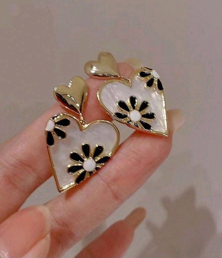 Aretes Estilo Francés con Forma de Corazón KI07