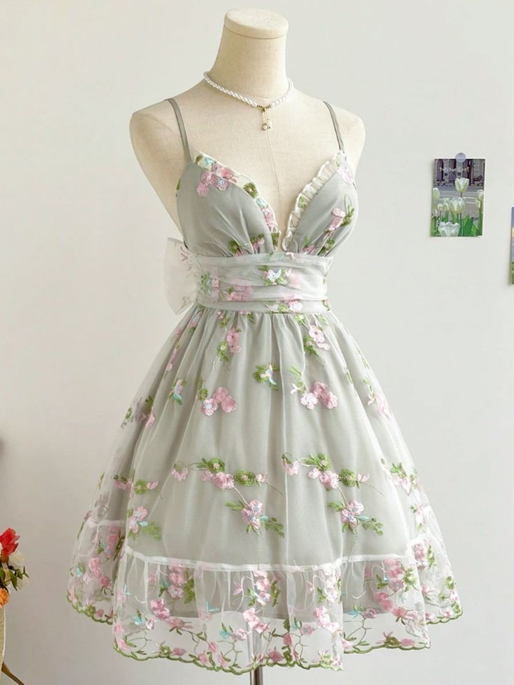 Vestido Corto con Bordado Floral JG08